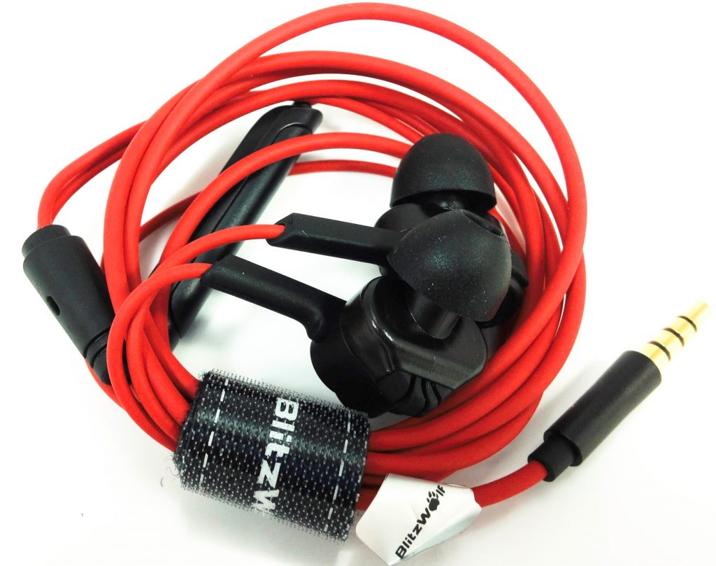 BlitzWolf BW-ES2 Earphones Image shows the earphone all curled up in a ball.