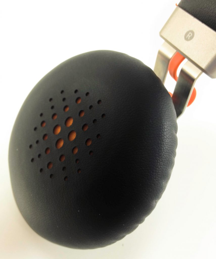 Image shows the ear pad of the Betron S2 Headphones.