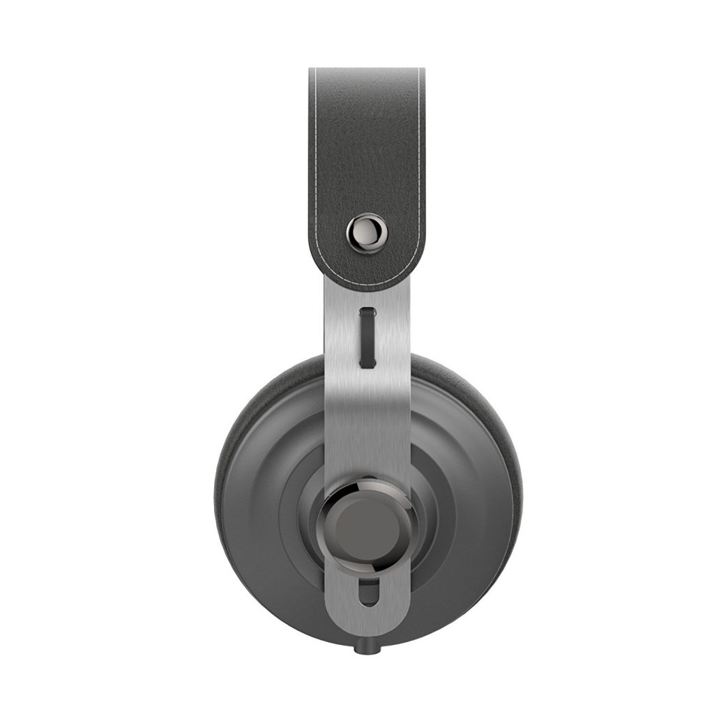 Image shows a sideways view of the Betron HD800X Headphones.