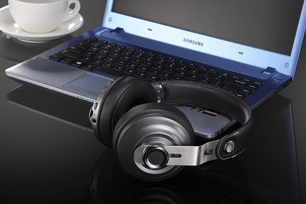 Stock image of the Betron HD800X Headphones.