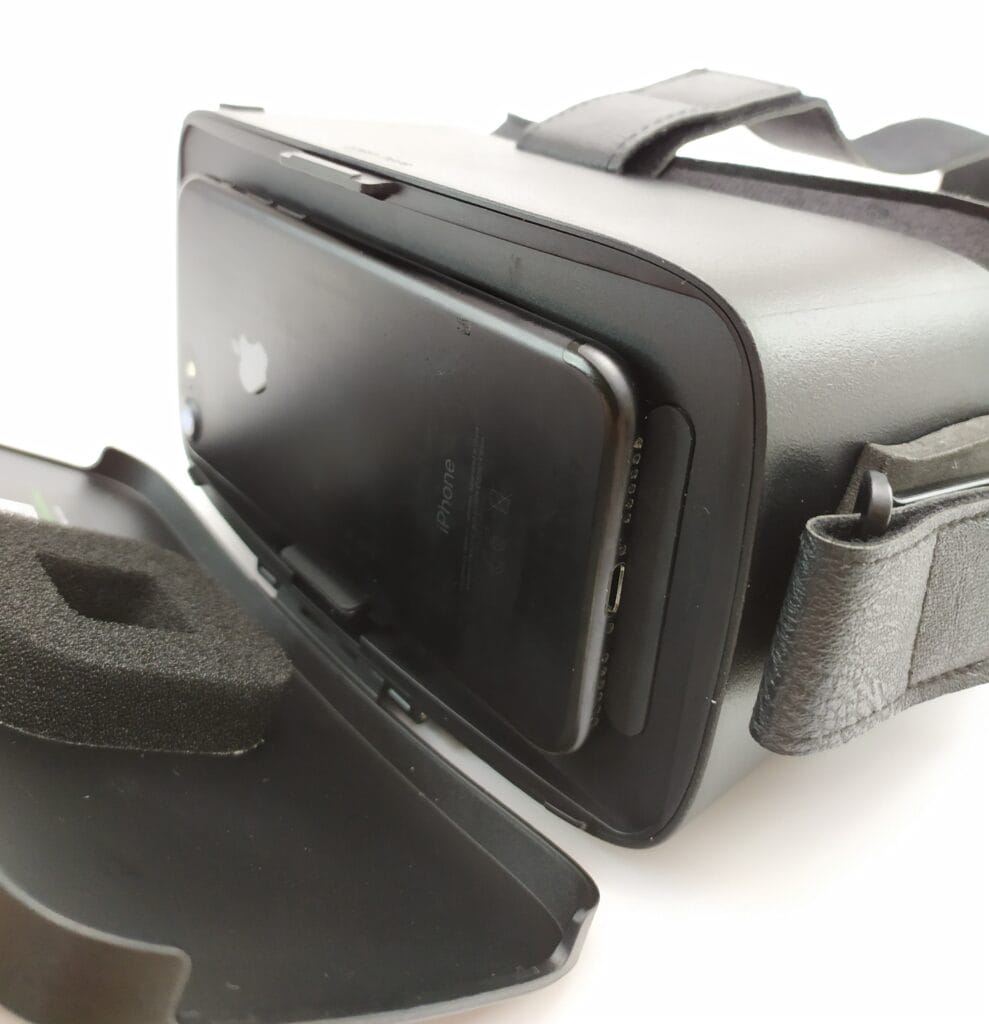 Image shows an Apple iPhone 7 located into the VR Headset.