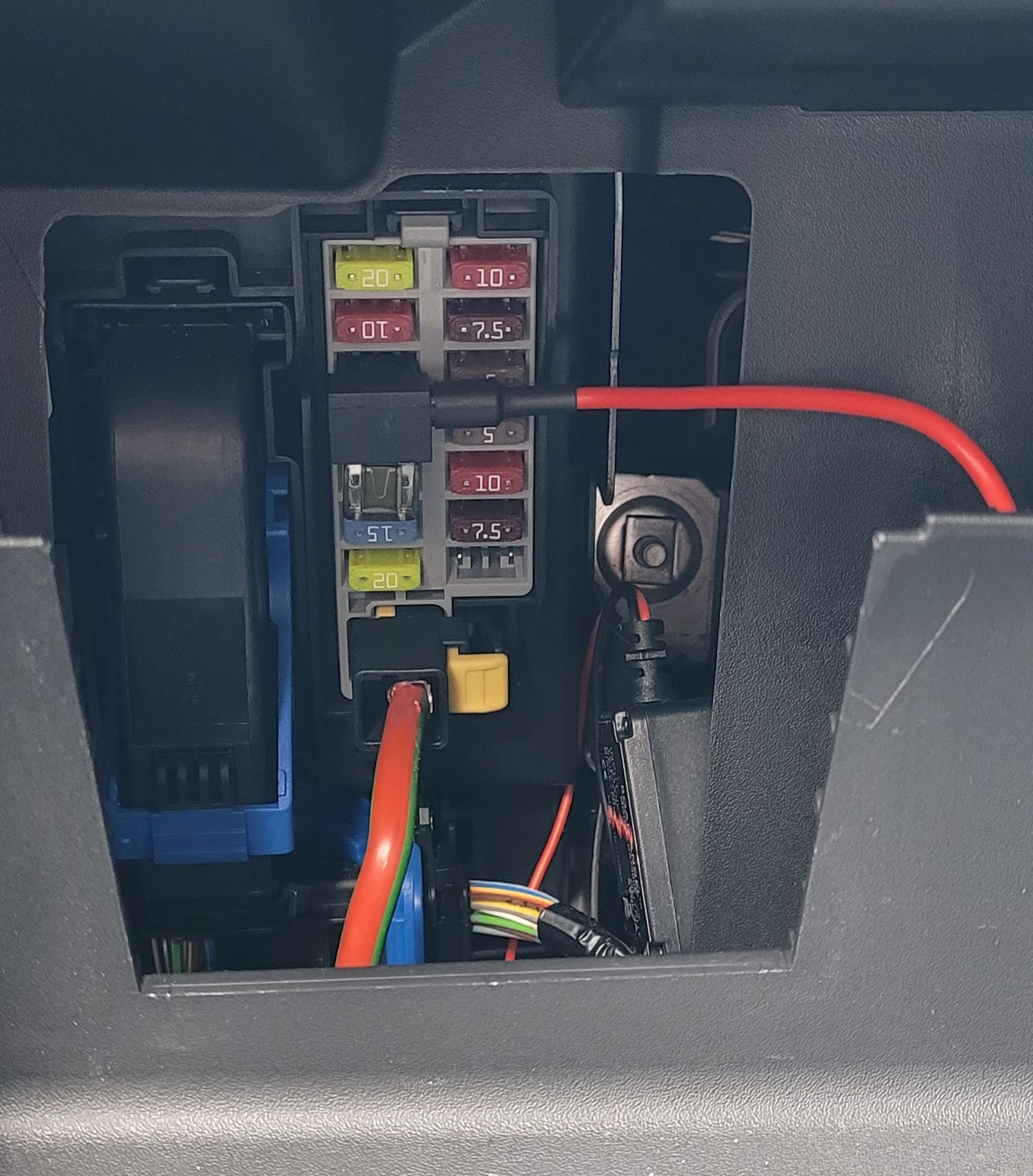 Road Angel Halo Dash Cam Hardwiring Kit Image shows the positive power connection from the fuse box.