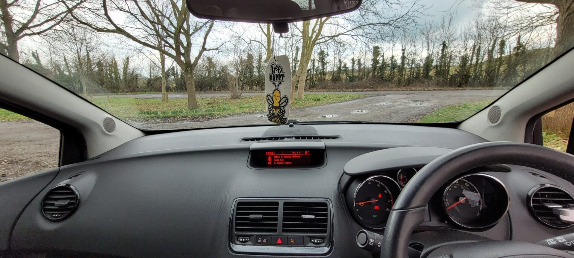 Road Angel Halo Ultra Image shows the hidden dashcam.