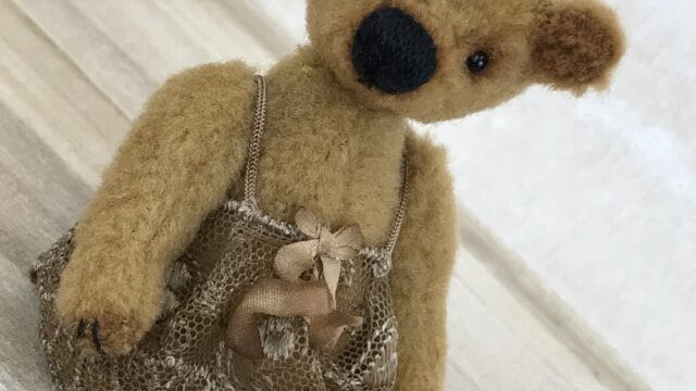 Anastasia 2 The Old Folly Bears