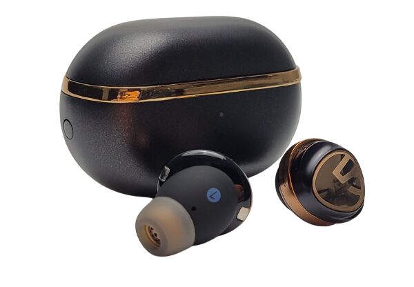 SoundPEATS Opera05 Earbuds Image shows the earbuds outside the battery case.