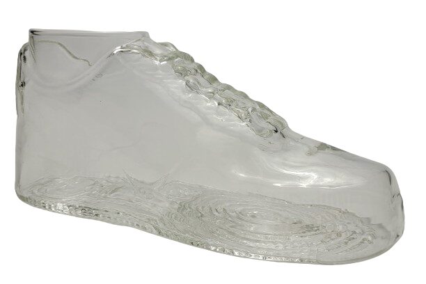 Bar Bespoke Shoe Glass Image shows the side way position of the Bar Bespoke Shoe Glass.