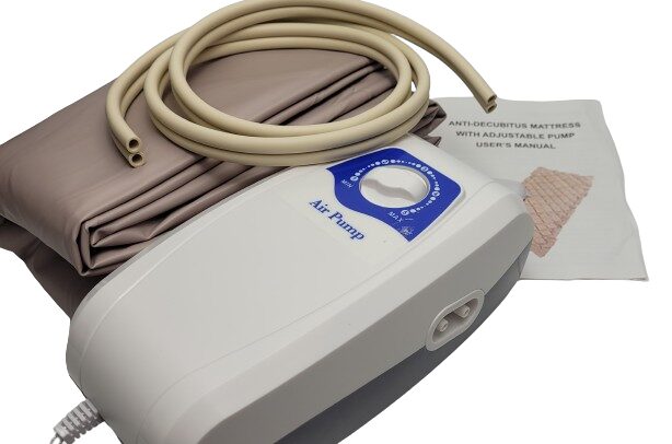 KuDiff Anti-decubitus Air Mattress Image shows the included contents in a laid out position.