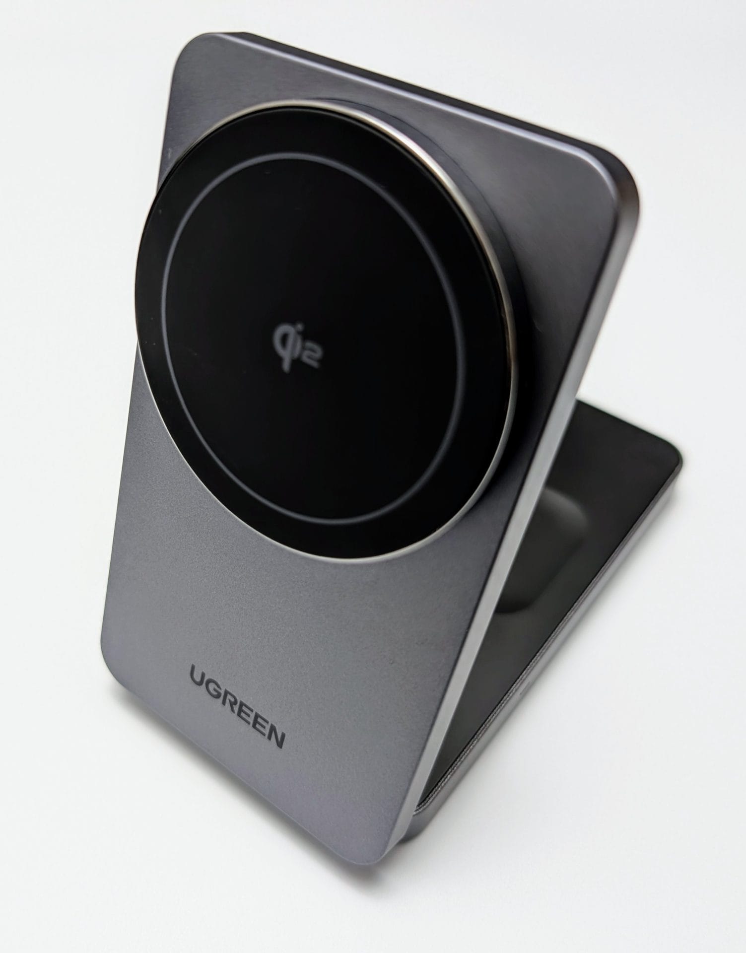 UGREEN 15W MagFlow MagSafe Charger Image shows the charger in the open position.